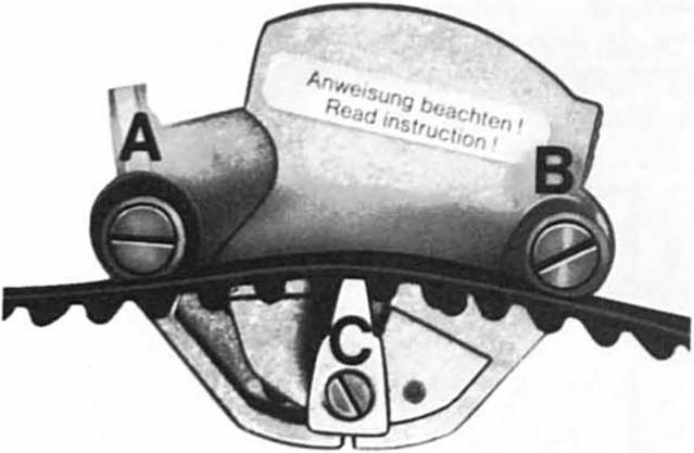 Zahnriemenspannung prüfen/einstellen 