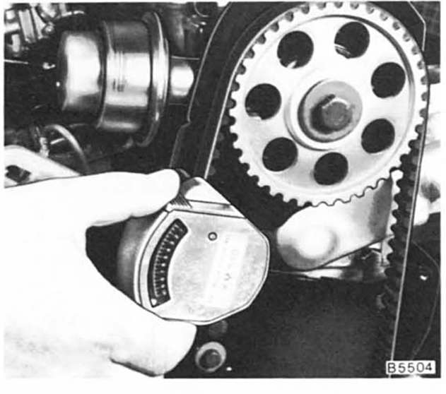 Zahnriemenspannung prüfen/einstellen