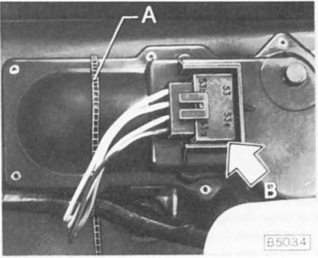 Scheibenwischermotor aus- und einbauen