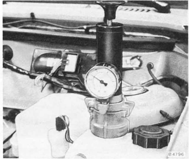 Kühlmittelpumpe aus- und einbauen