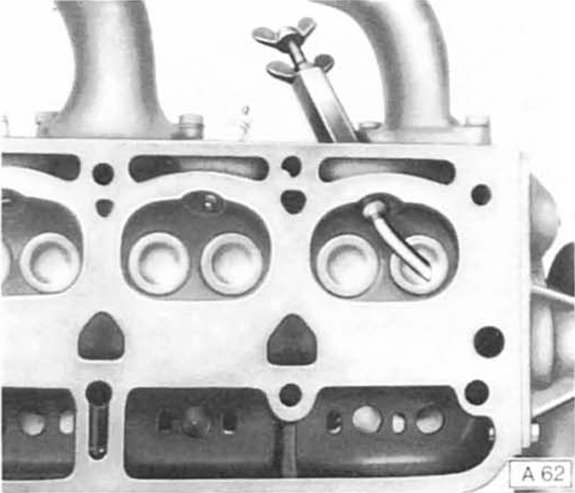 Ventilfeder aus- und einbauen