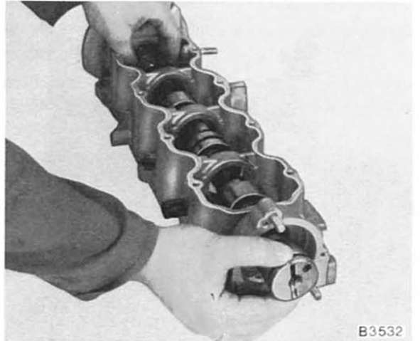 Nockenwellengehäuse ersetzen/ nockenwelle aus- und einbauen