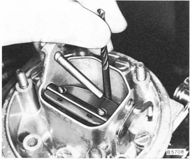 Starterklappenspalt prüfen/einstellen