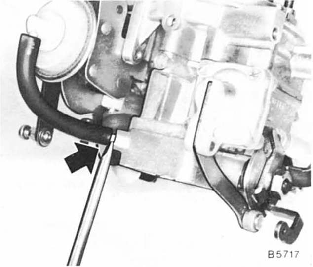 Vergaserdeckel aus- und einbauen