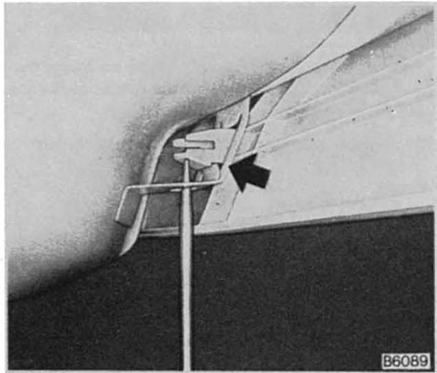 Hinteren stoÿfänger aus- und einbauen