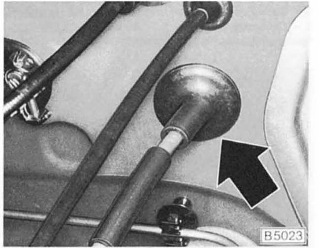 Schalttafeleinsatz aus- und einbauen