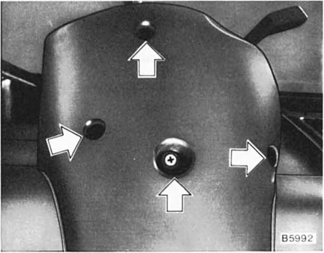 Schalttafeleinsatz aus- und einbauen